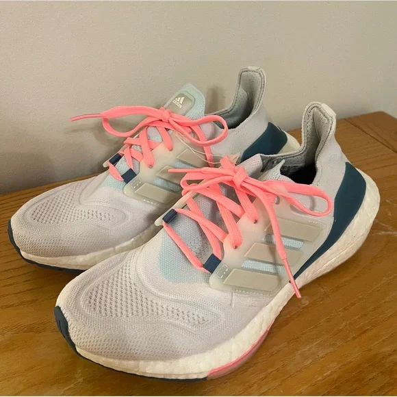 {Adidas} Ultraboost 22 Women’s Running Shoes - Picture 1 of 11